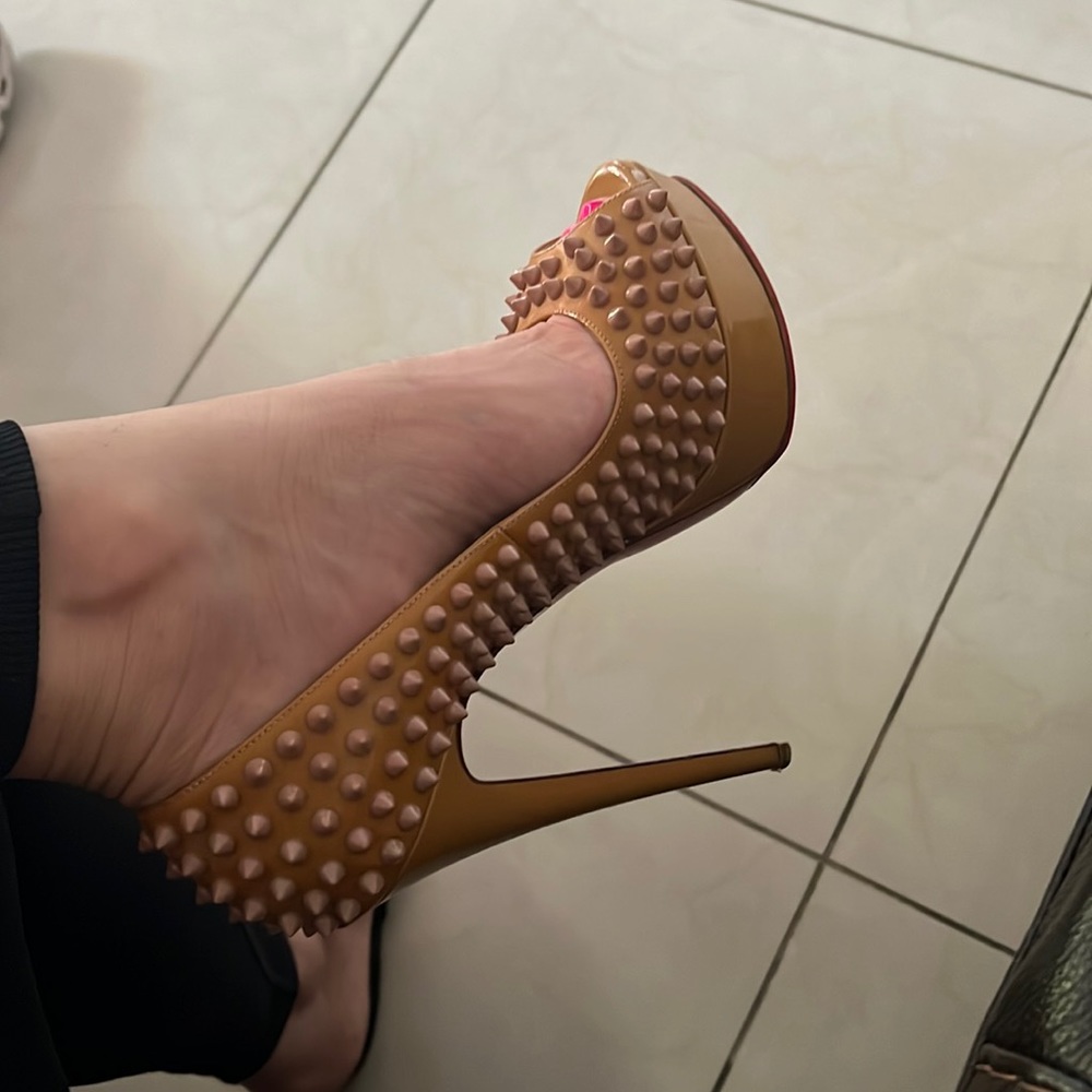 Louboutin Lady Peeps